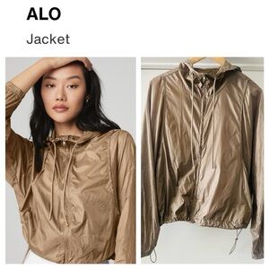 ALO Yoga Women's Sprinter Windbreaker Tan Hooded Jacket